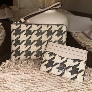 Set Coach wristlet wallet